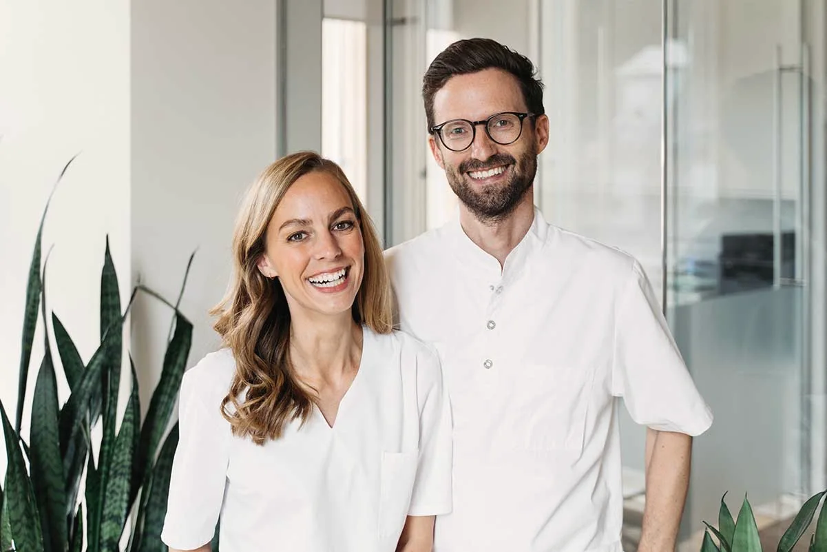 Dr. Henrike Ostermann und Dr. Tobias Ostermann in ihrer Praxis